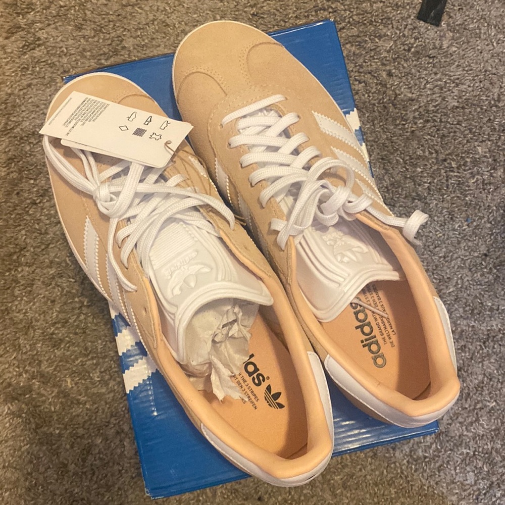 Brand new adidas gazelle baby pink size 9 women!